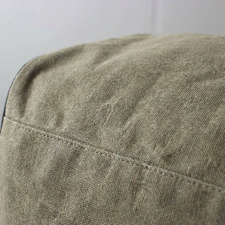 CanvasHaul, en rymlig unisex resväska med hjul. Idealisk för weekendresor och stora packningar.