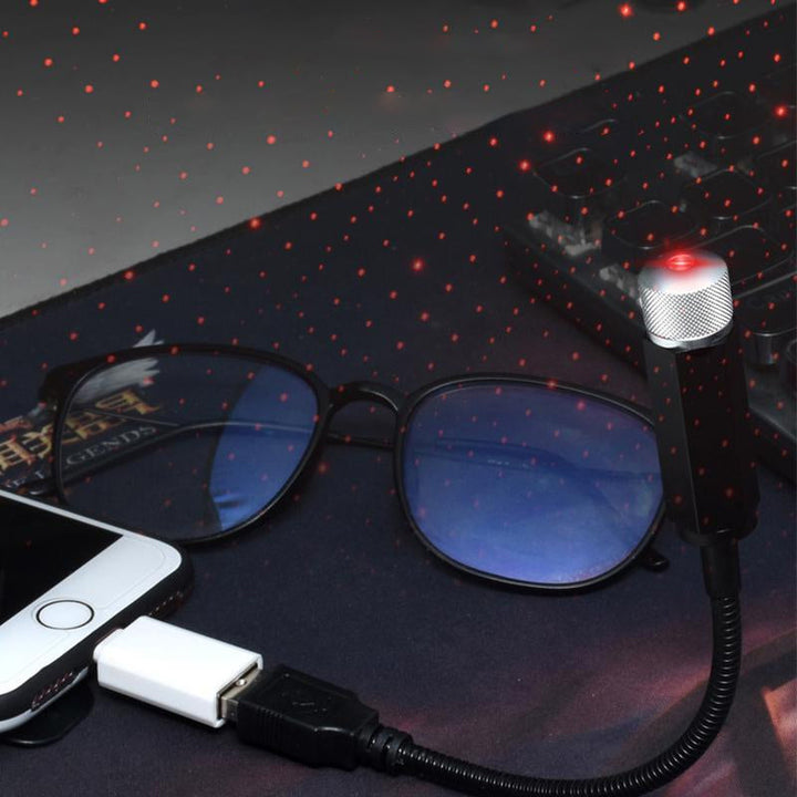 "Romantisk USB nattlampa med stjärnhimmelseffekt, perfekt för mysig belysning och ljudsvar i bil eller hemmiljö."