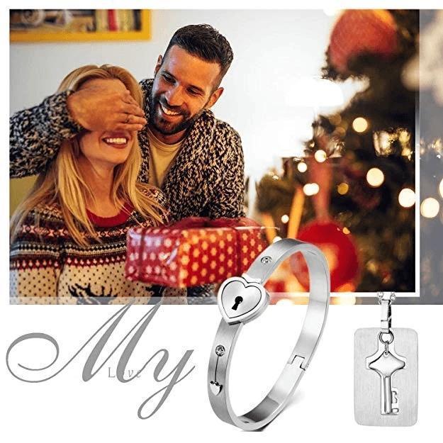 Stilfullt armband för par i silver med hjärtformsdesign.