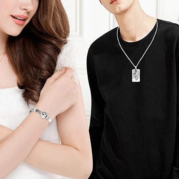 Romantisk presentförpackning för armband och halsband för par.
