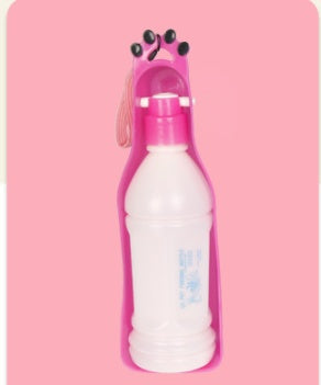 Rosa 600ml hundvattenflaska. Perfekt hundtillbehör för hydrering och att släcka törsten på språng.
