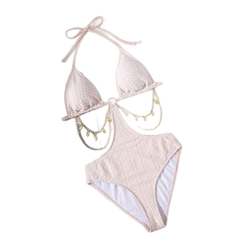 Rosa dam triangelbikini, stilfulla badkläder med justerbara band och chic kedjedetalj för sommarens strandmode.