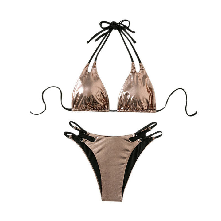 Rosa damtriangelbikini med stilren cut-out, justerbara remmar och matchande hög midja. Perfekt för sommarbad.