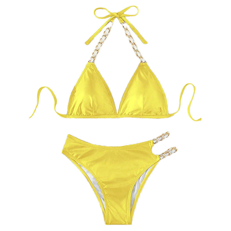 Rosa färgskiftande triangelbikini för dam med eleganta kedjedetaljer, perfekt för sommarstrand.
