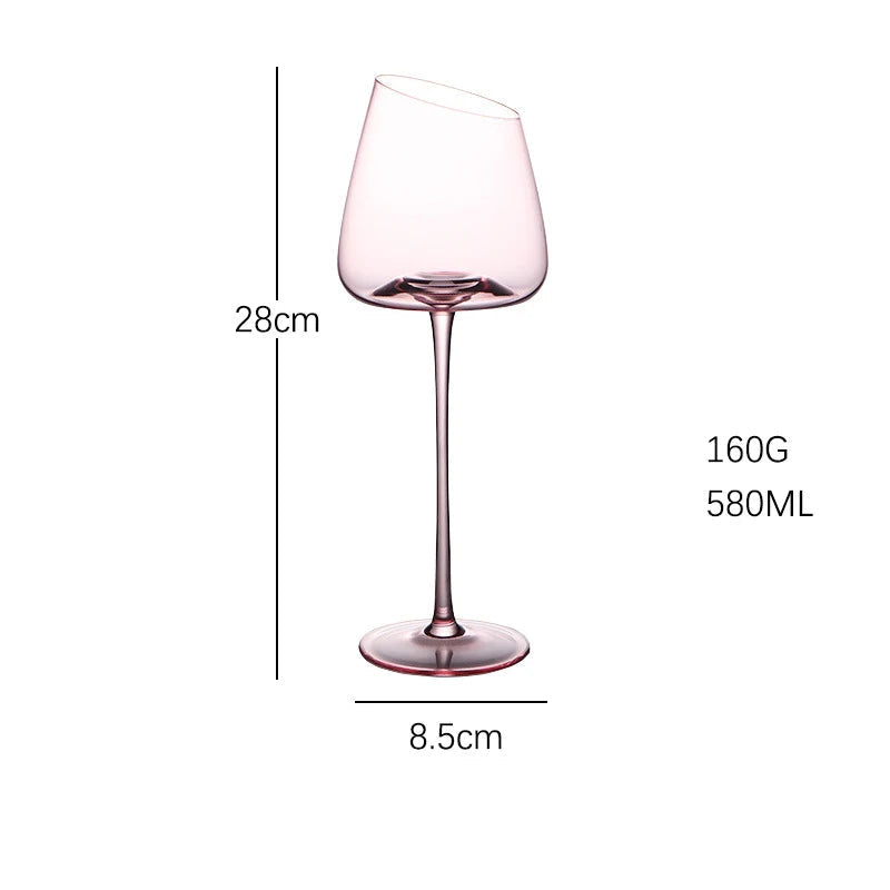 Rosa kristallvinglas som elegant heminredning. Munblåsta designglas för stilfulla hem.