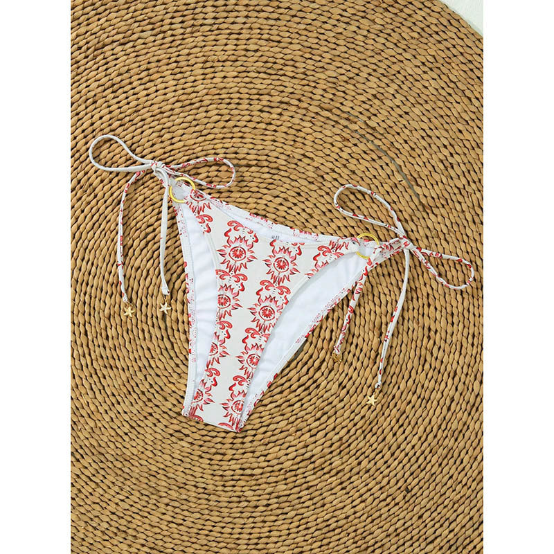 Justerbar rosa triangelbikini dam med guldringar. Idealiska badkläder för sommar, strand och pool.