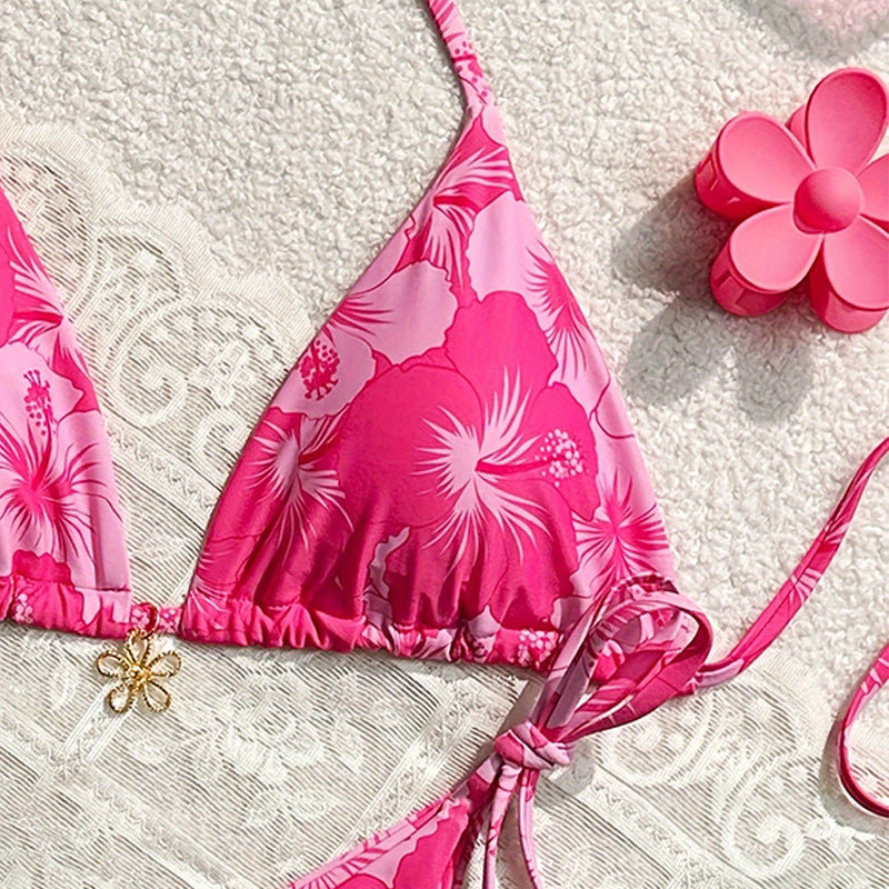 Rosa blommig triangelbikini dam. Justerbara band. Trendiga badkläder för sommar och soliga stränder.
