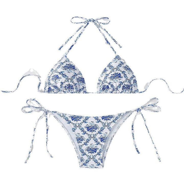 Elegant damtriangelbikini i rosa med blommigt print. Trendigt badmode för sommarens sol & bad.
