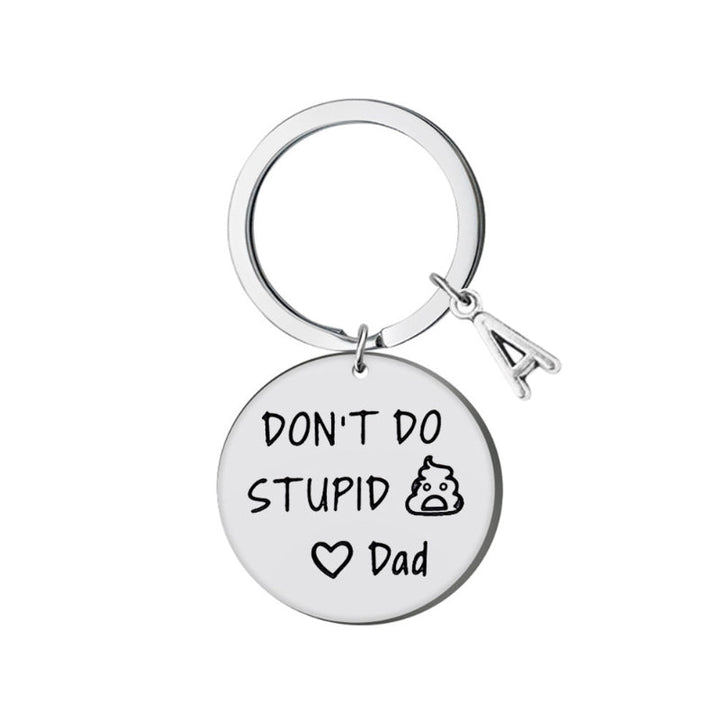 Nyckelring i rostfritt stål med polerad yta och gravyr med ett humoristiskt budskap, en perfekt presentaccessoar.
