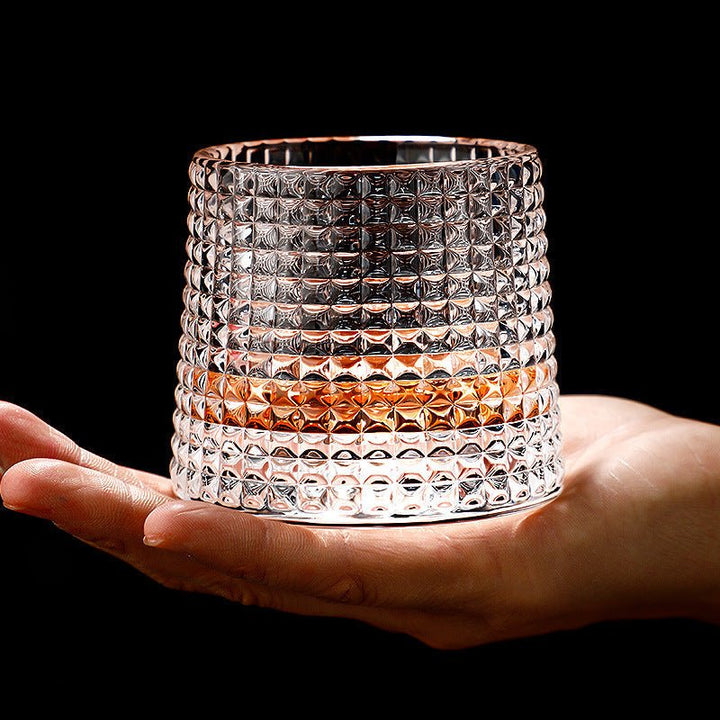 Blyfritt kristallglas för whisky. Unik roterande funktion; perfekt presenttips för finsmakaren.