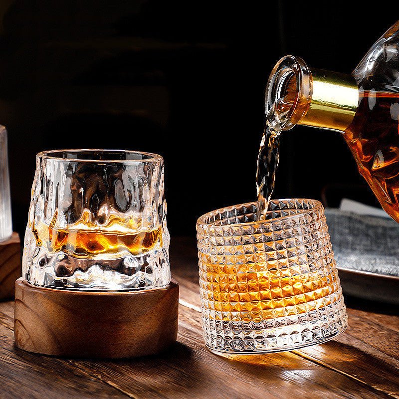 Eleganta roterande whiskyglas. Idealiska spritglas och drinktillbehör för alla tillfällen.