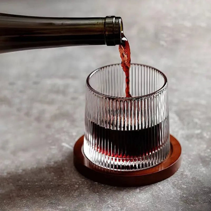 Lyxigt dricksglas i kristall. Roterande design för optimal aromutveckling av din whisky.