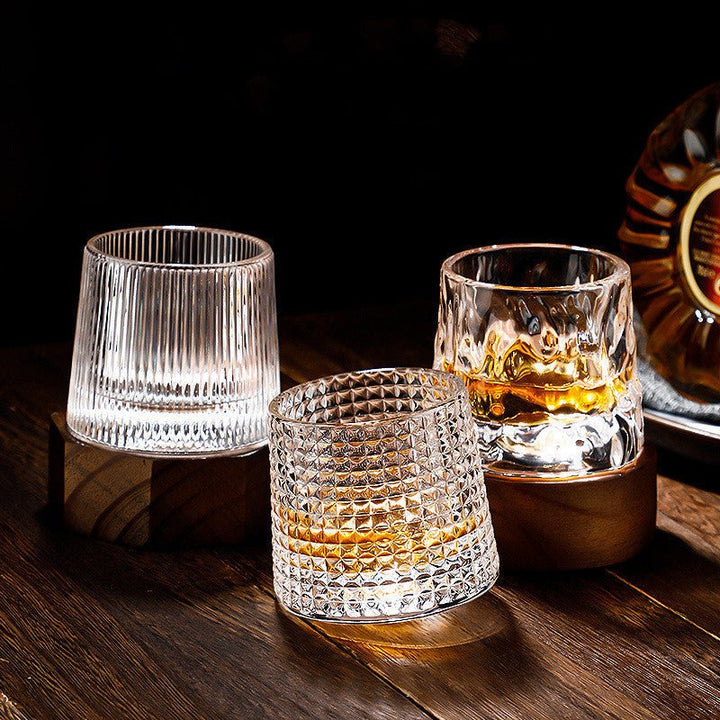 Premium roterande whiskyglas i kristall. Förhöj smakupplevelsen med detta unika dricksglas.