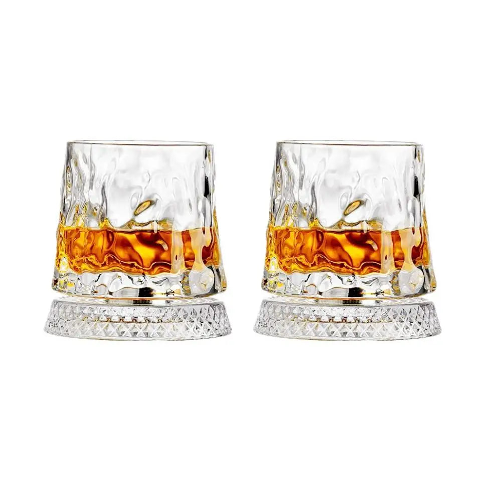 Exklusivt set med 2 roterande kristallglas för whisky. En lyxig touch till hemmabaren.