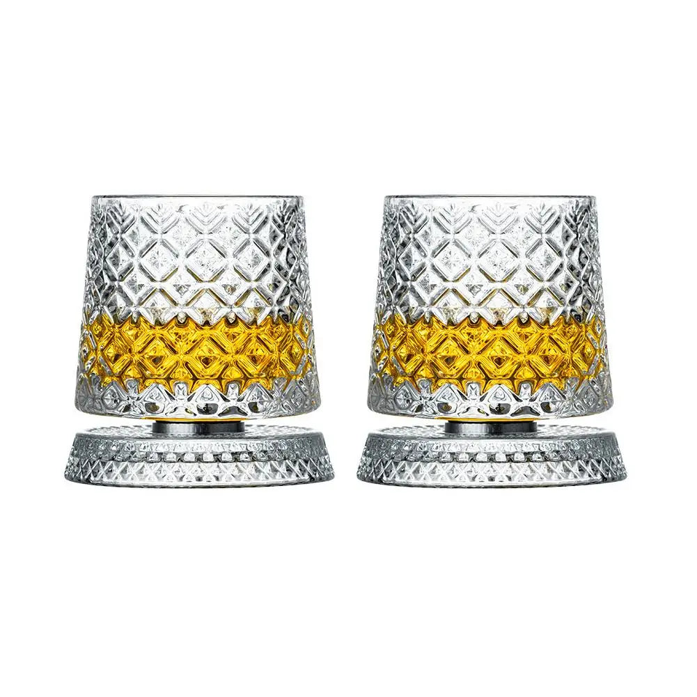 Set med två roterande whiskyglas i högkvalitativ kristall. Perfekt för drinkar.