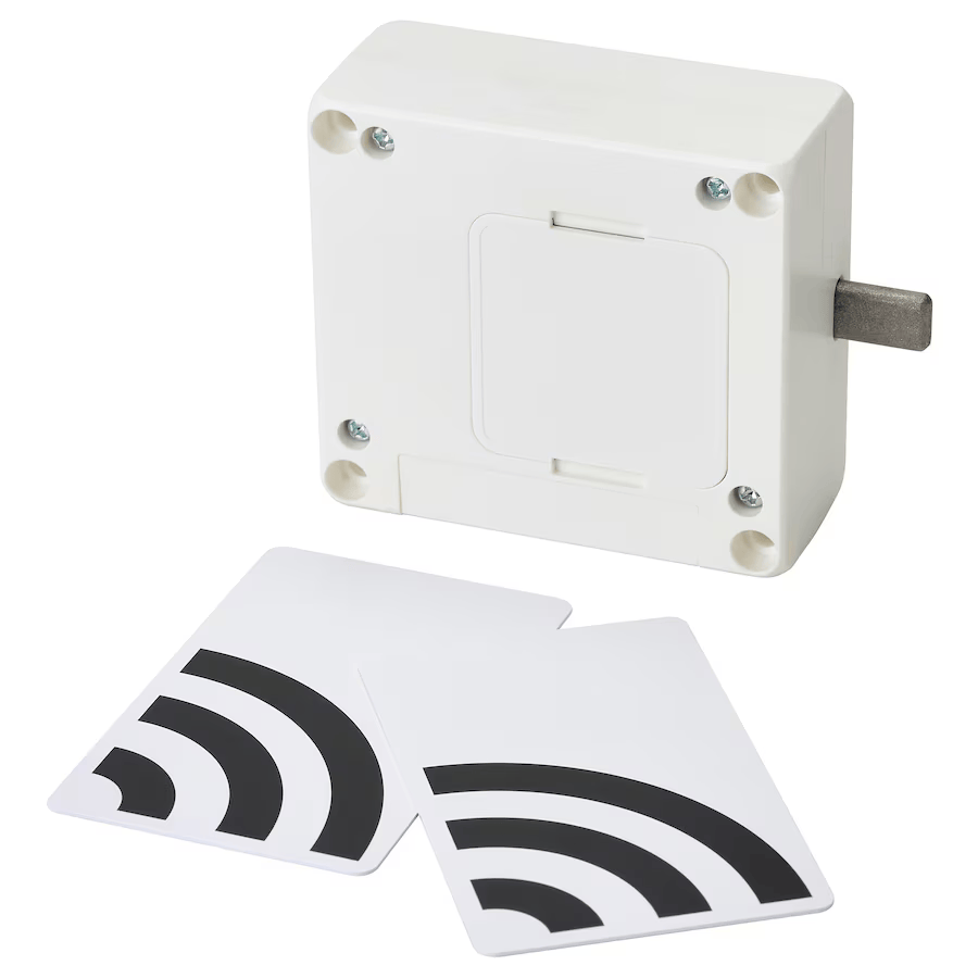 Smart möbellås i vitt med tillhörande RFID-kort