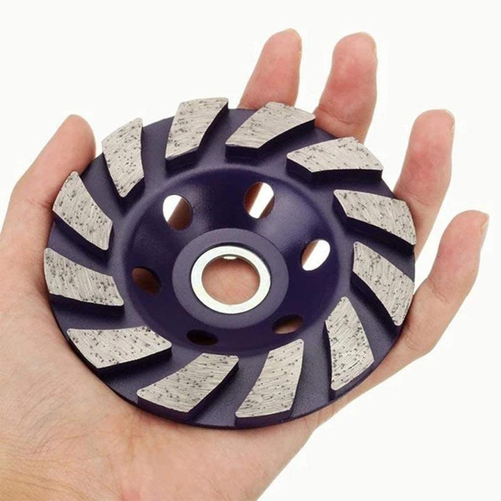 "Rund diamantsegmentslipskiva med 12 spiralformade segment, 100 mm i diameter, lämplig för slipning av betong och sten."