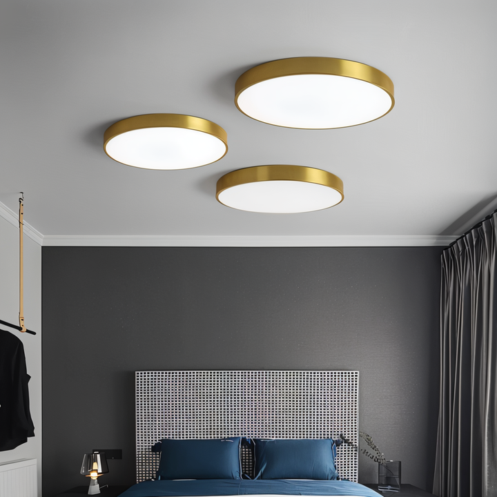 Designlampa: elegant, rund LED taklampa med modern, platt profil. Passar alla rum.