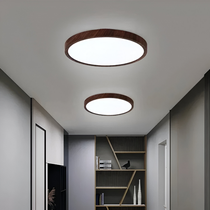 Energieffektiv LED-taklampa, justerbar ljusfärg. Rund design med trädetaljer, perfekt heminredning.