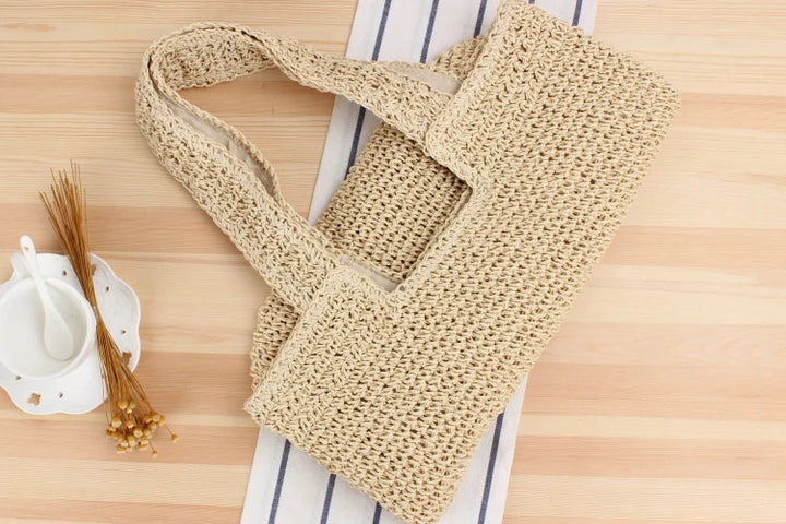 Elegant axelväska i beige, rymlig toteväska för mode och vardagsbruk.