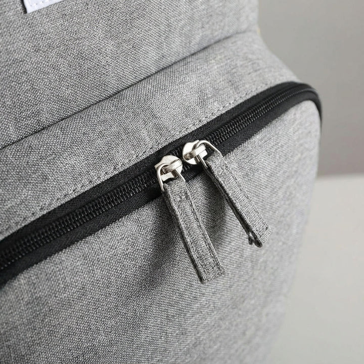 Praktisk blöjväska ryggsäck med stor förvaring, perfekt organisation för föräldrar på språng. Babyroam.