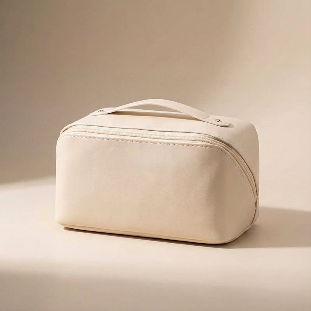 Elegant beautycase för resebruk. Fyrkantig sminkväska med fack för necessär och damaccessoarer.
