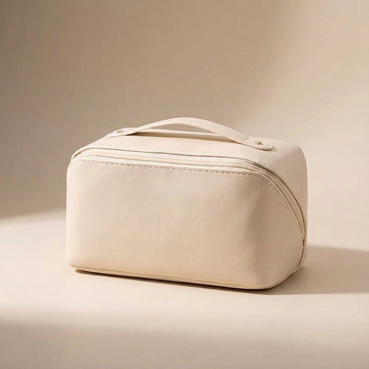 Elegant beautycase för resebruk. Fyrkantig sminkväska med fack för necessär och damaccessoarer.