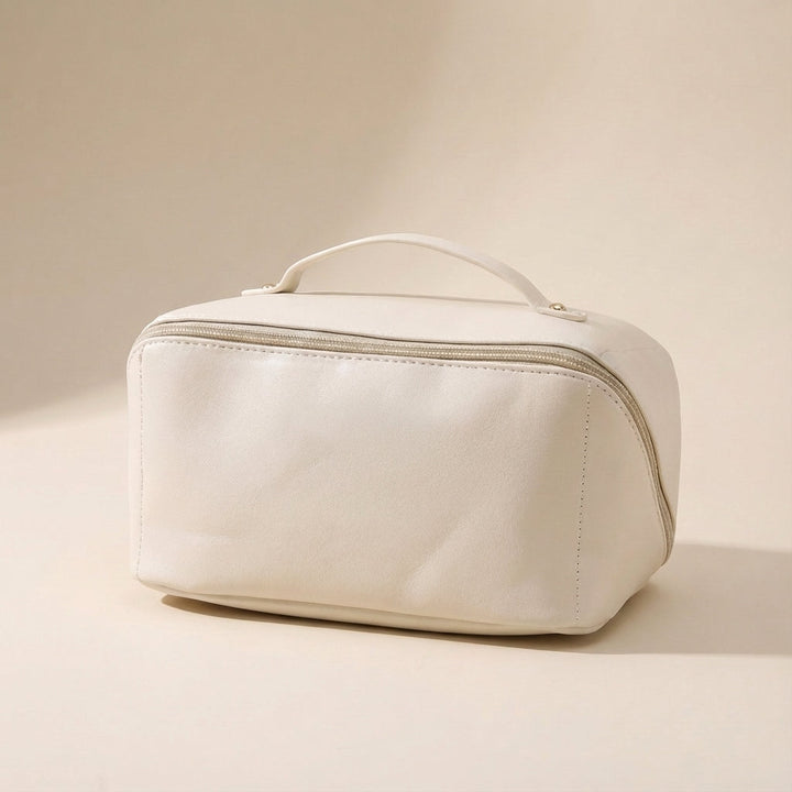 Fyrkantig reseväska/beautycase för smink. Hållbar och rymlig damaccessoar för kosmetika-organisering.