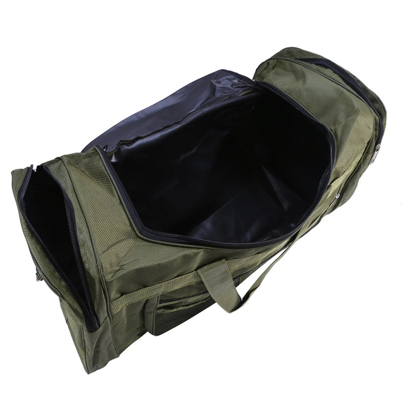 Detalj av robust handtag på 40L nylon resväska. En bekväm unisex helgväska för sport.