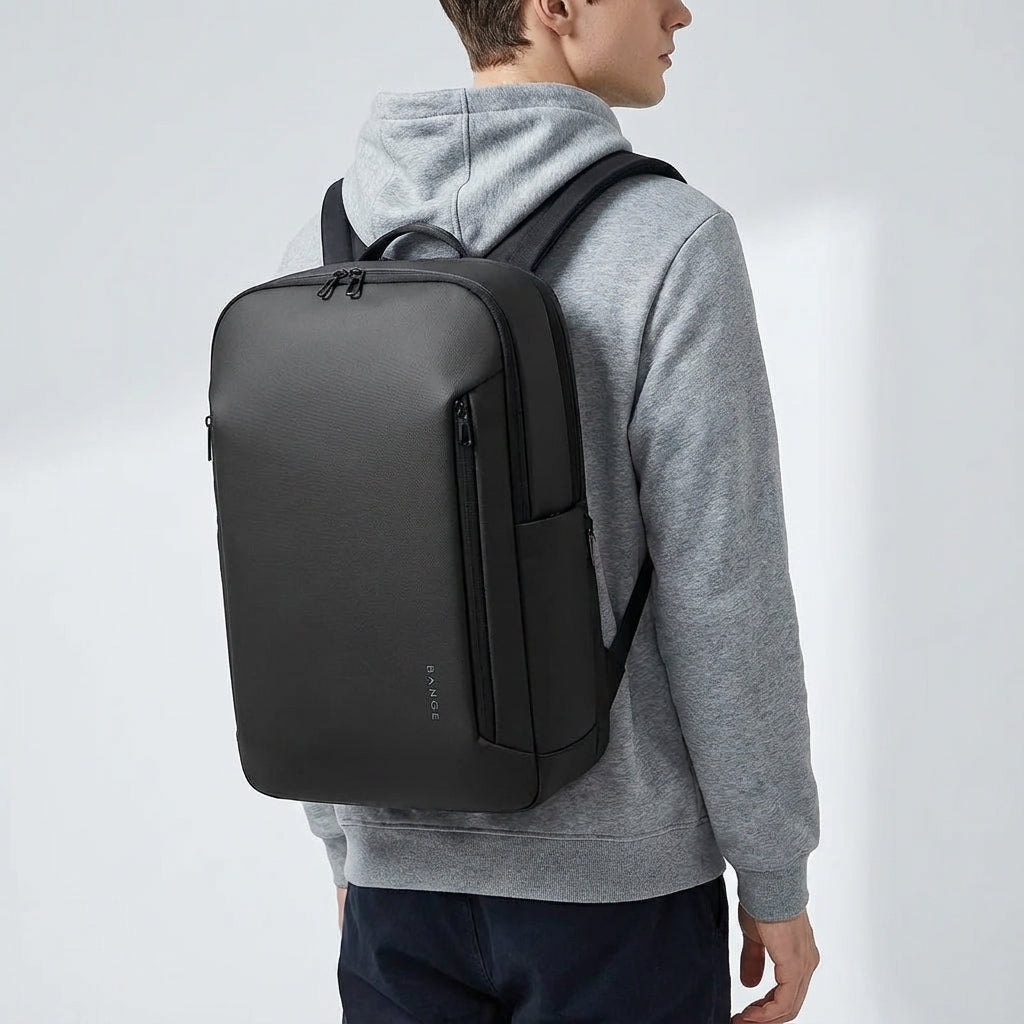 Öppen Transitex ryggsäck visar organiserade fack för laptop, surfplatta och tillbehör. Smidig och rymlig förvaring.