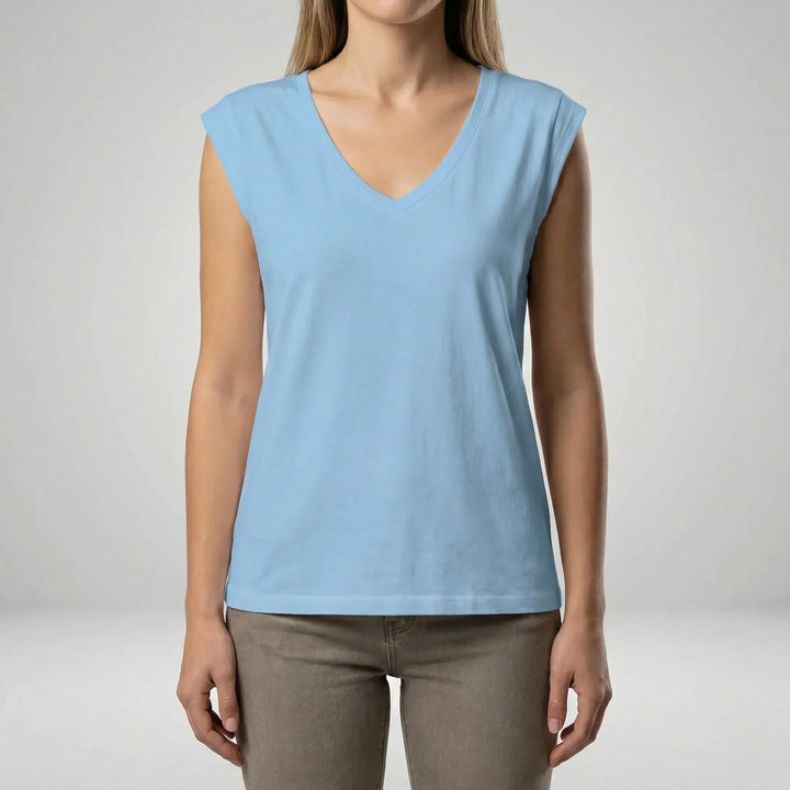 Klassisk v-ringad dam t-shirt med rymlig passform. En essentiell del av den moderna vardagslooken.