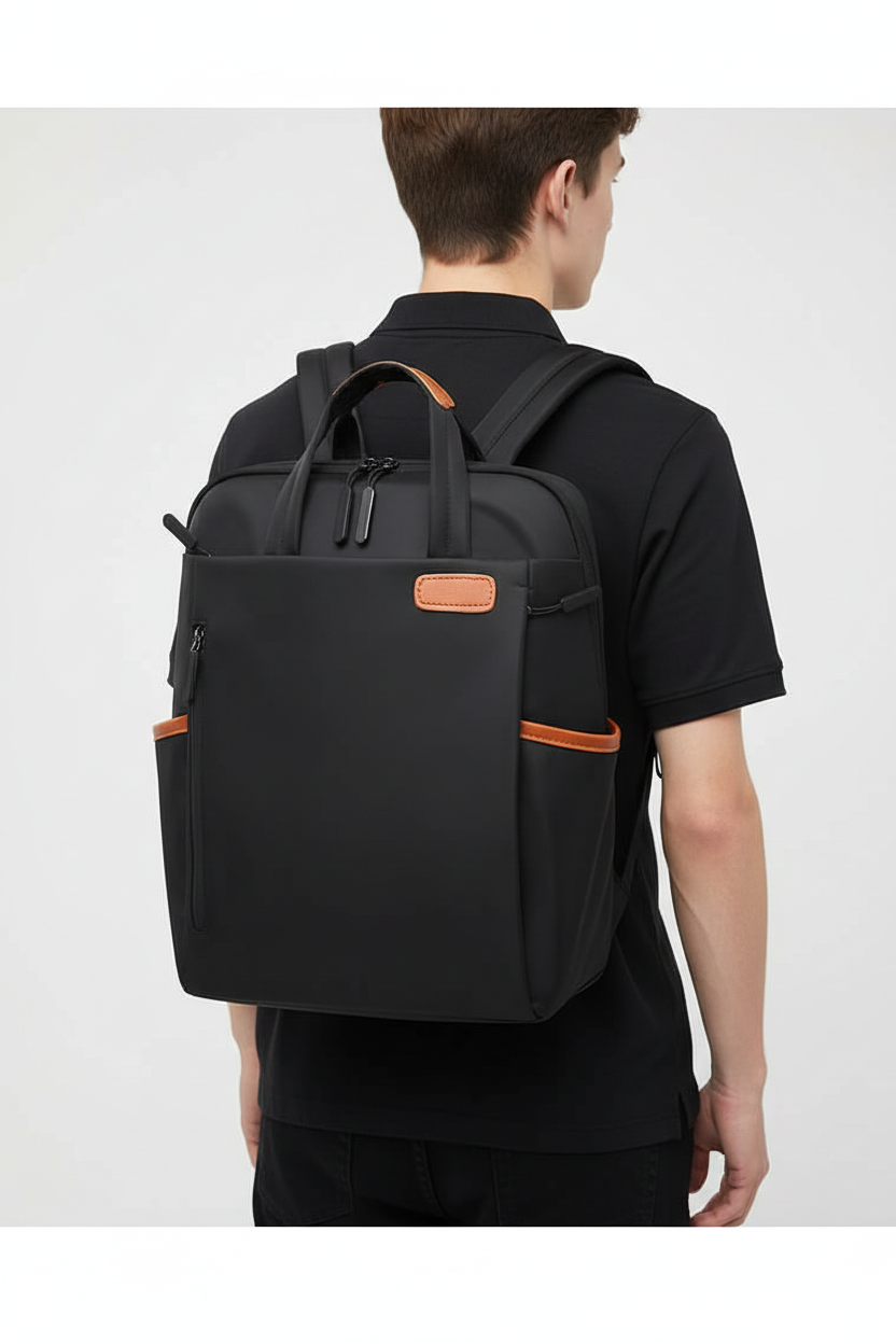 Organiserad stöldsäker ryggsäck med flera fack för laptop, böcker och resebehov. Bekväm design.