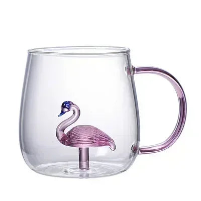Modern söt djurmugg i borosilikatglas, minimalistisk men lekfull för kalla drycker. En present.