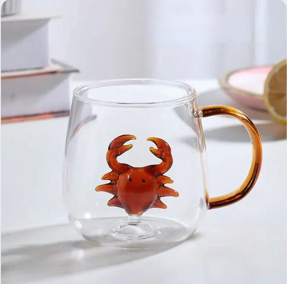 Dekorativ djurmugg i borosilikatglas, perfekt för kalla drycker. En söt detalj i heminredningen.