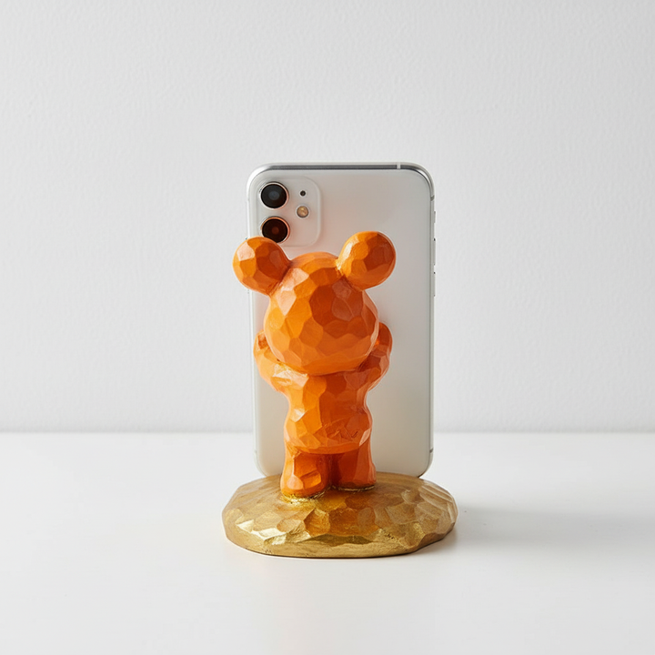 Stabilt telefonställ TeddyHolder, håller mobilen säkert på plats under laddning.
