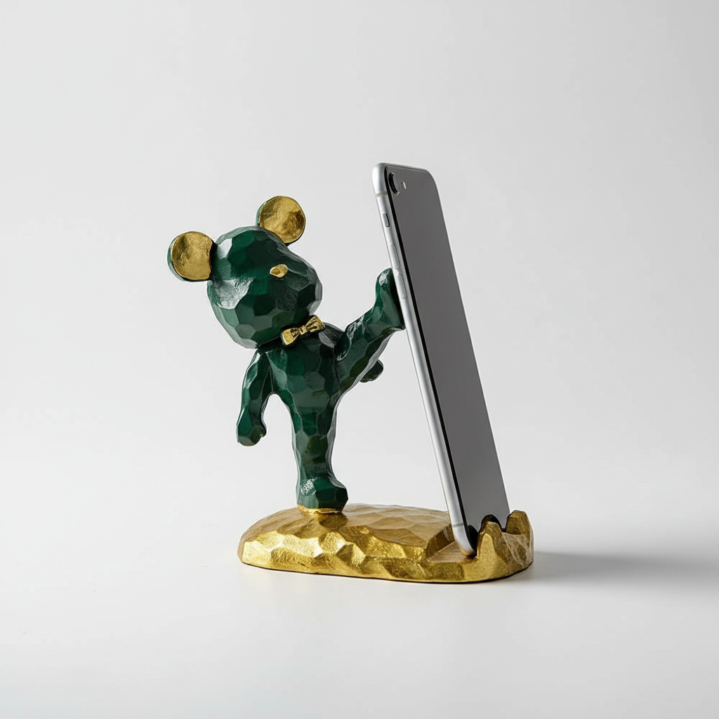 Detaljbild av TeddyHolder telefonställ, visar den söta nallebjörnsdesignen tydligt.