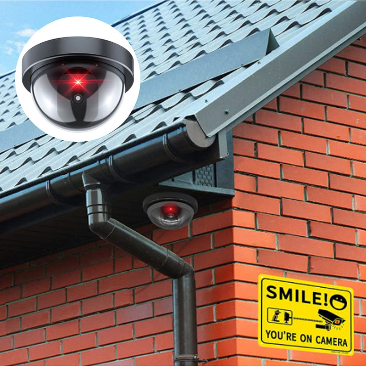 "Säkerhetskamera inomhus/utomhus svart ABS-material, rött LED-ljus, realistiskt utseende för hem och företag"