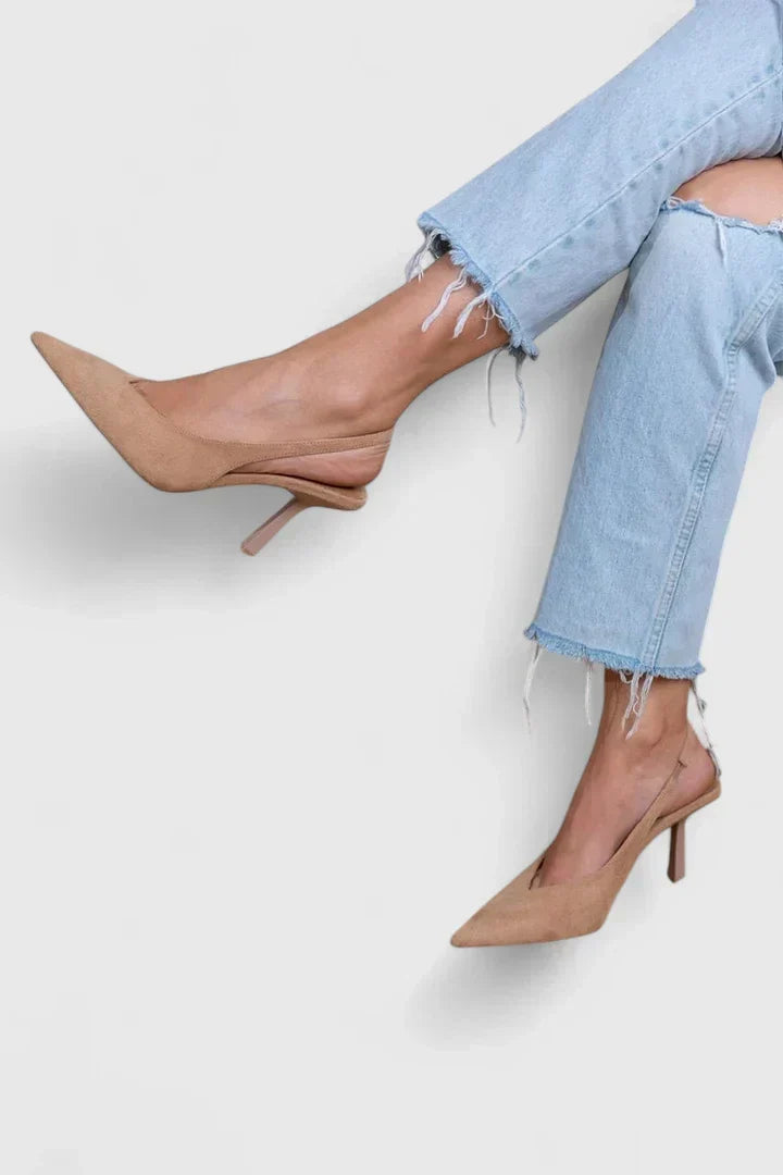 Bruna klackskor Ysabelinne burna tillsammans med ljusa jeans