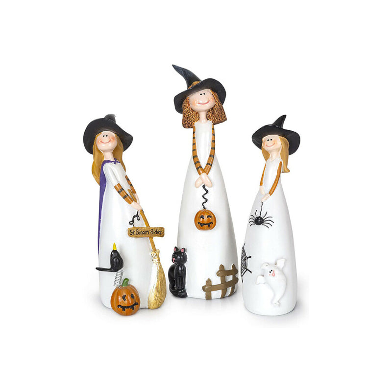 "Set med 3 Halloween häxor i detaljrikt resin, med spetsiga hattar, spindlar, pumpor och en svart katt på stabil bas."