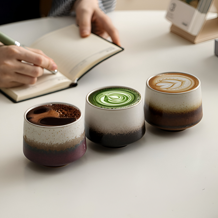 Fyra matta keramiska muggar i set, 200 ml. Idealisk för kaffe, espresso och modern köksinredning.