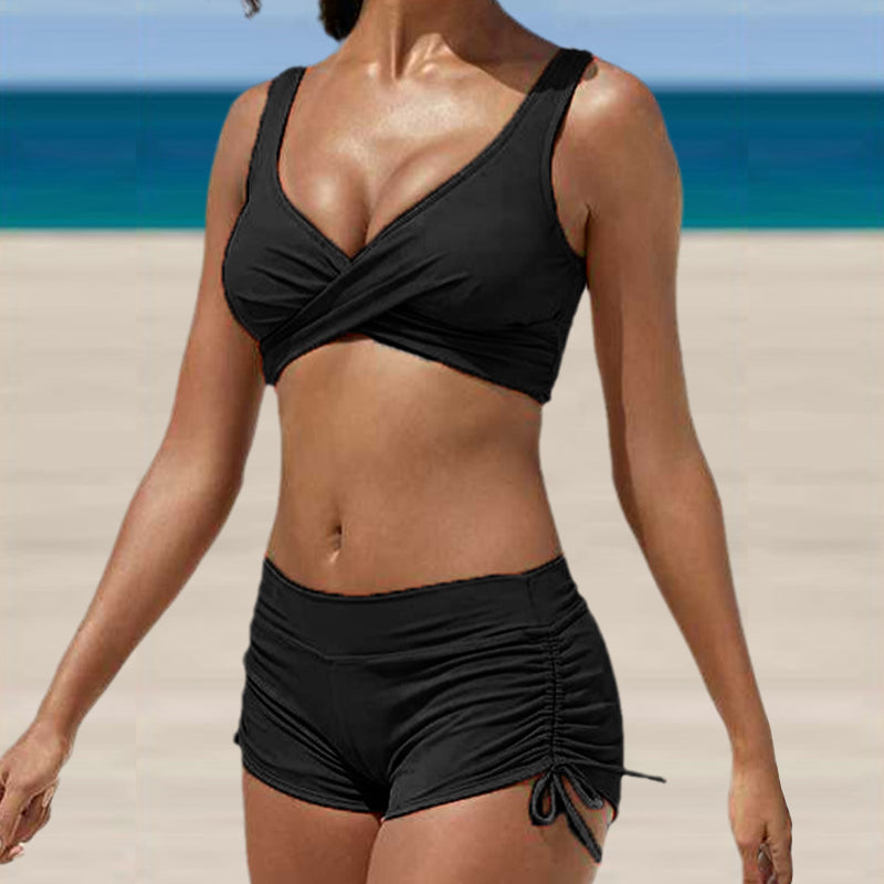 "Sexig V-ringad bikini i kamouflage för kvinnor, livfull färg med unik mönster och stilfull passform framifrån sett."