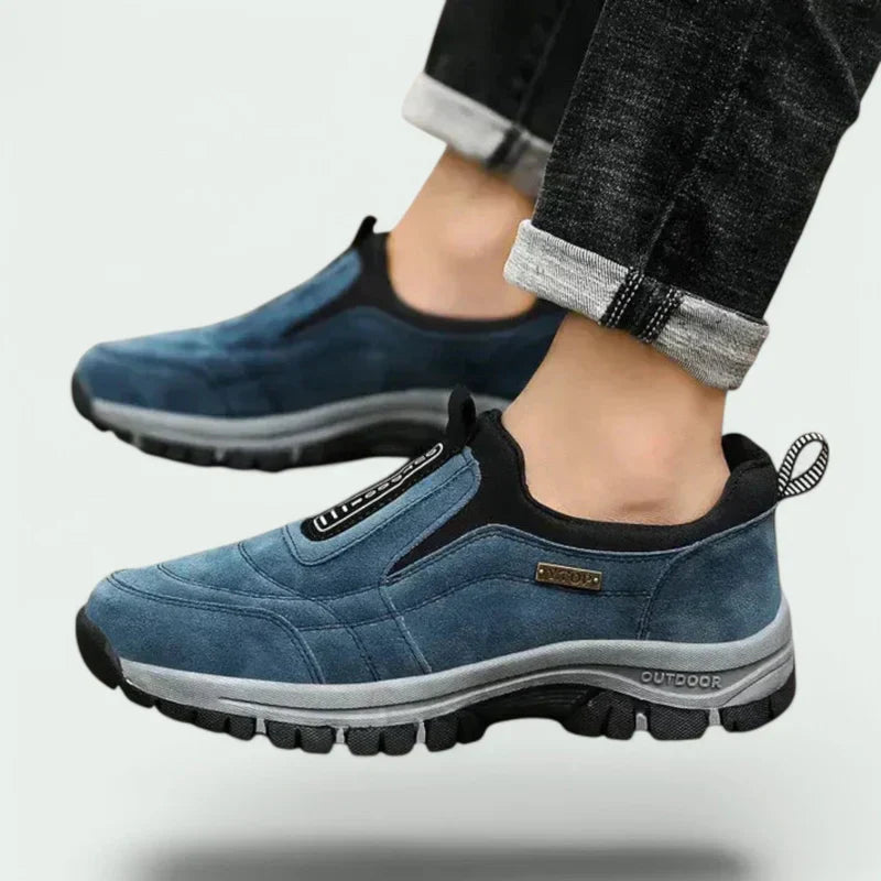 Bekväma herrskor i slip-on modell sedda från sidan