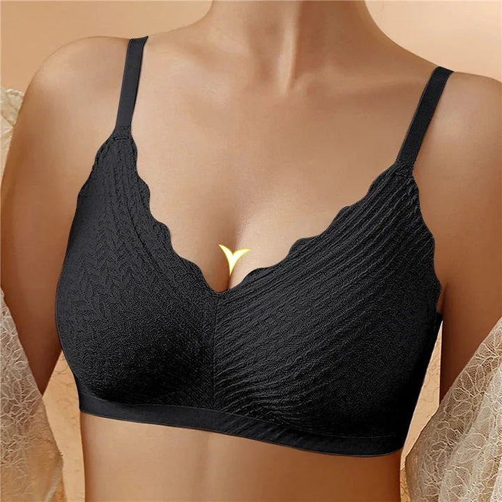 Sienna bygellös komfortbralette i sidovy, visar lätt stöd och slät silhuett. Perfekt vardagsbehå för kvinnor.