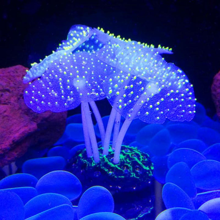 "Silikon glödande akvarium korall i fluorescerande färger, realistiskt och flexibelt, perfekt dekoration för fiskakvarium."