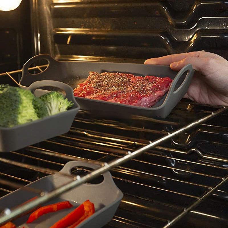 Silikonbakplåt med avdelare och handtag, non-stick, värmetålig, perfekt för effektiv och bekväm matlagning.