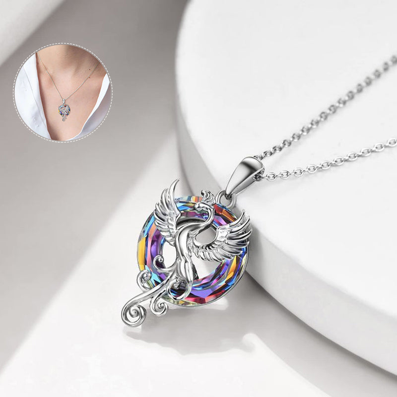 "Silver Flygande Phoenix Halsband med kristall, elegant unisexdesign. Symbol för återfödelse med glittrande kristall."