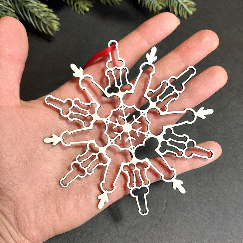 "Silverfärgad juldekoration som elegant snöflingaprydnad, perfekt tillbehör för vintrig heminredning, 10 cm stor."