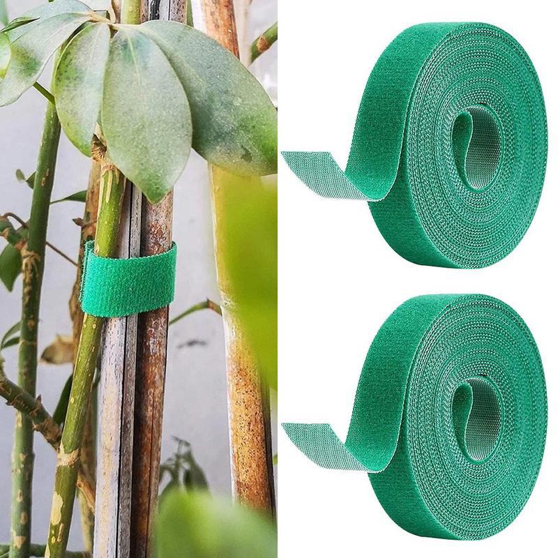 Exempel på användning av självhäftande nylon kablageband för att organisera kablar bakom en dator.