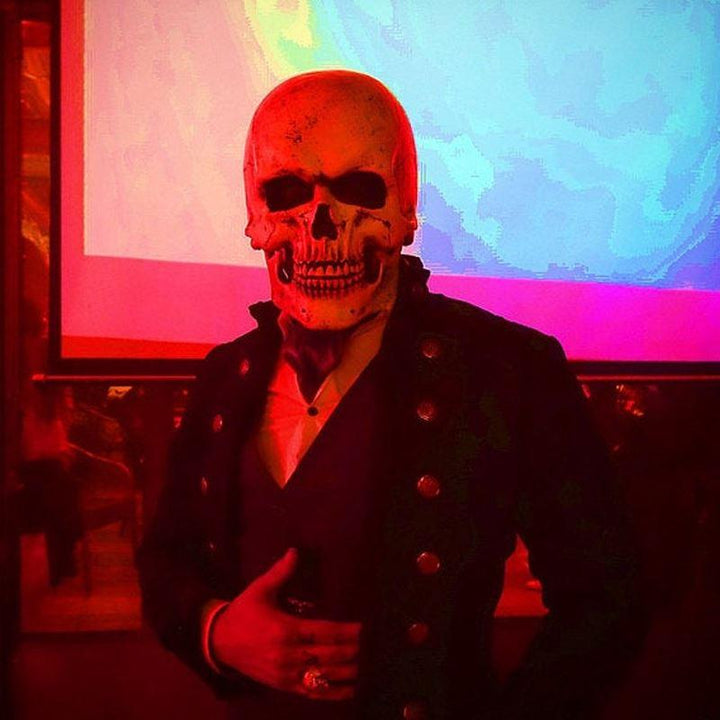 "Skrämmande unisex latex skelettmask för Halloween, realistisk design med markerade konturer och spöklikt uttryck."