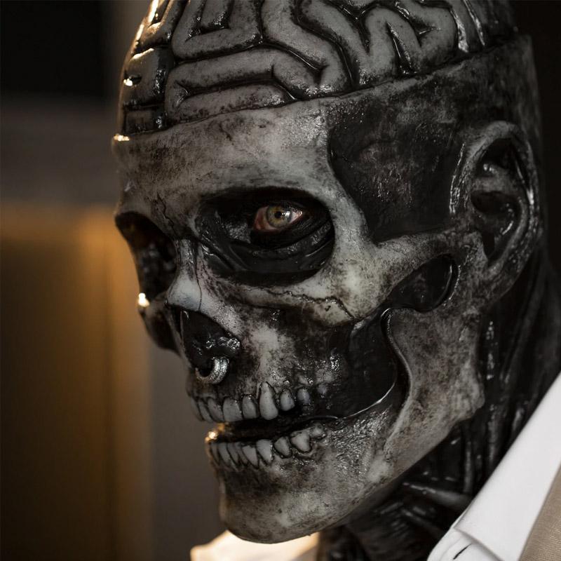 "Skrämmande unisex latex skelettmask för Halloween, realistisk design med markerade konturer och spöklikt uttryck."